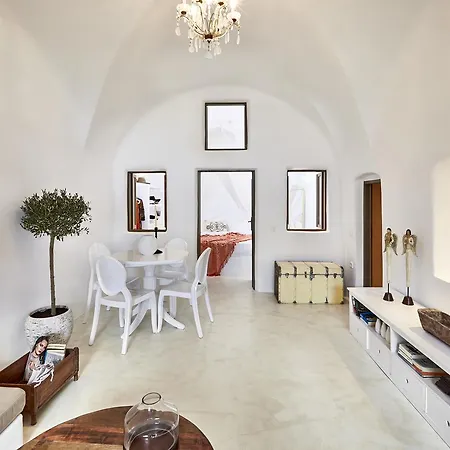 The Small Architect's House * Pýrgos